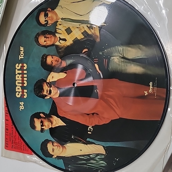 Vintage Vinyl LP Huey Lewis & The News '84 Sports Tour - Picture 2 of 4